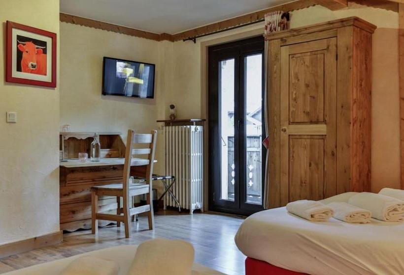 اتاق استاندارد سه تخته با بالکن, Le Saint Antoine