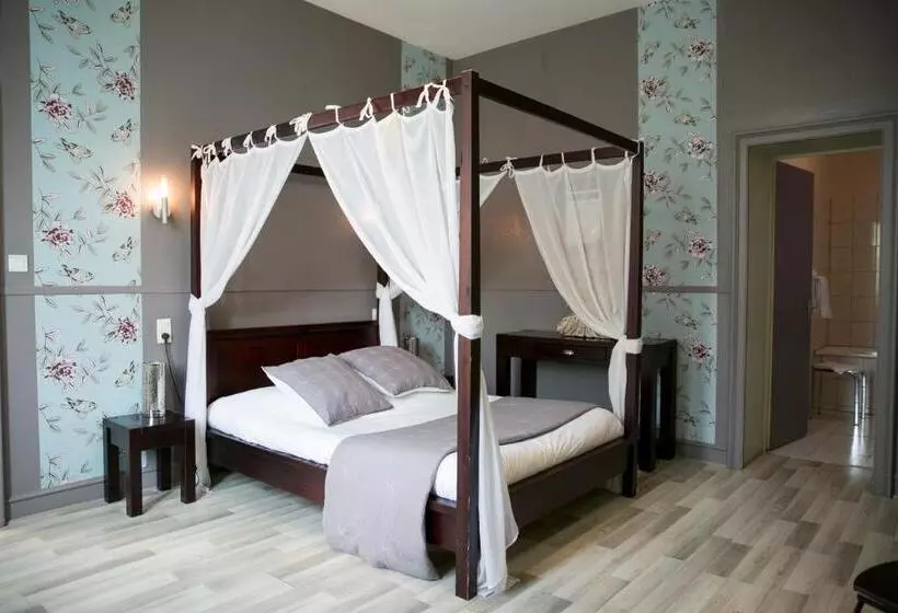スーペリアールーム, Logis Auberge De L'ombrée