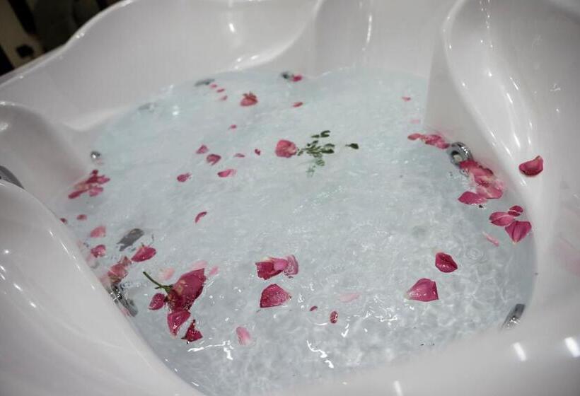 סוויטה עם ג'קוזי, Manhattan Village