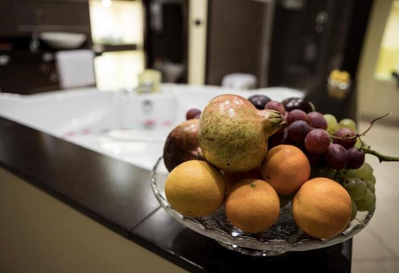 סוויטה עם ג'קוזי, Manhattan Village