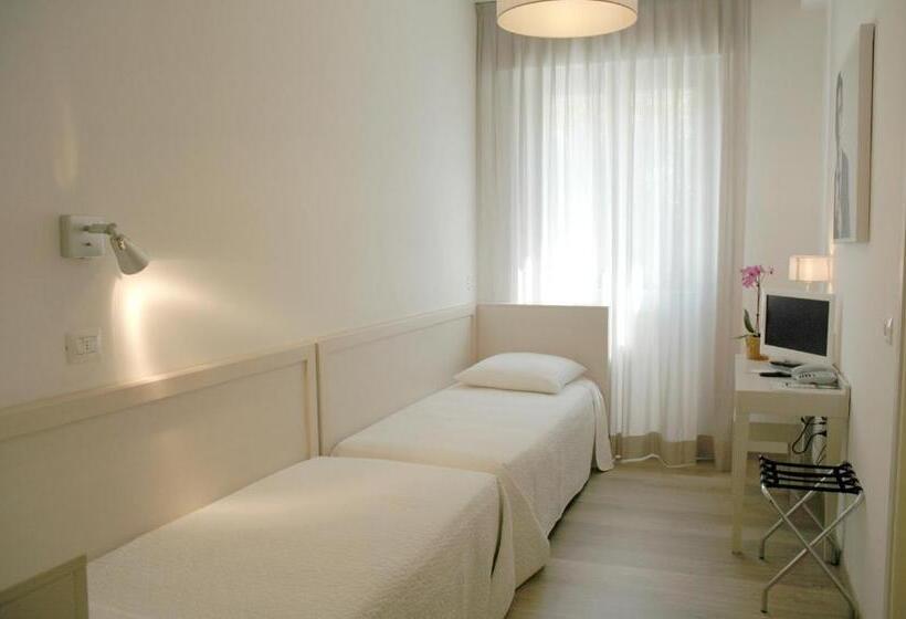 标准单人间, Maree