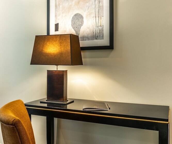 اتاق لوکس, Modrzewie Park