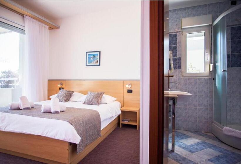 豪华海景房带阳台, More