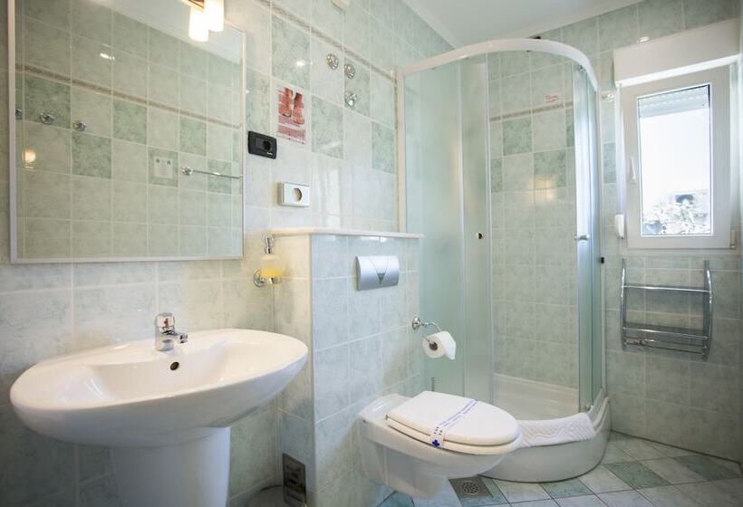 豪华海景房带阳台, More