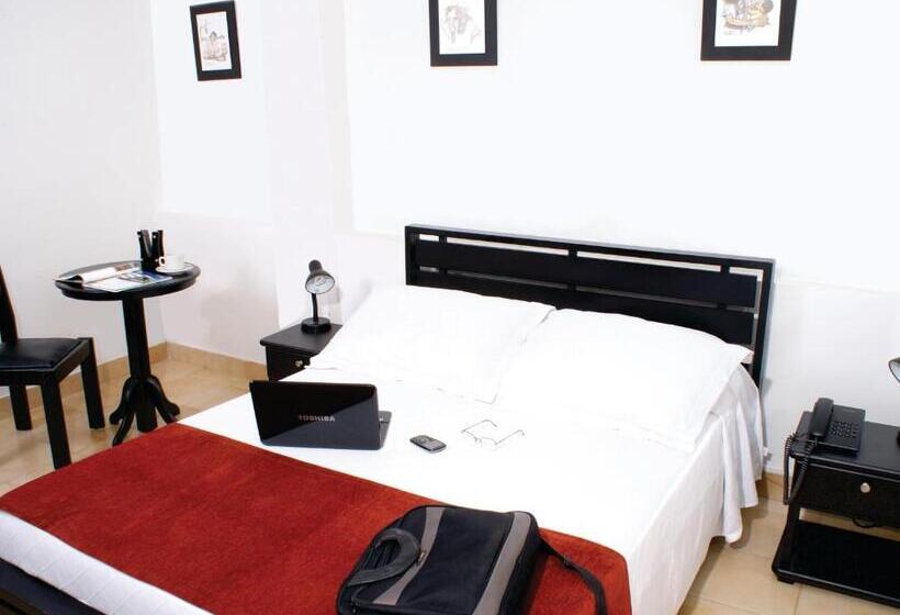 חדר סטנדרט לארבעה, Edmar