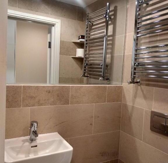 غرفة قياسية ثلاثية, Nox Olympia