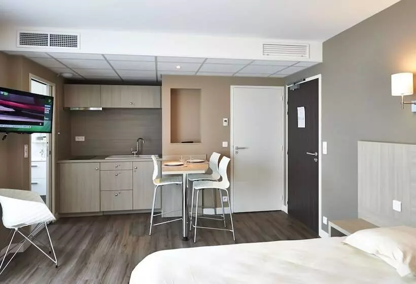 スタンダードスタジオ, Park Hôtel & Appartements