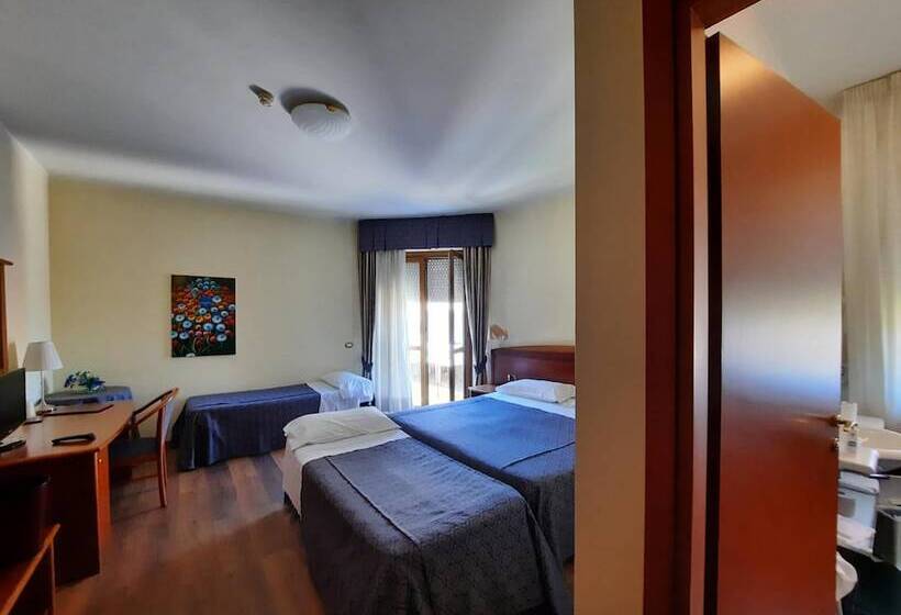 اتاق استاندارد سه نفره, Rossi