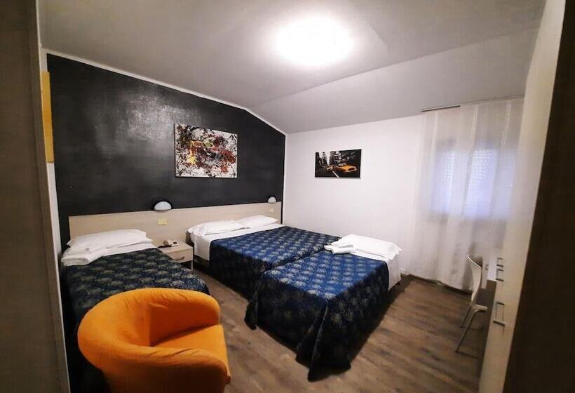 اتاق استاندارد سه نفره, Rossi