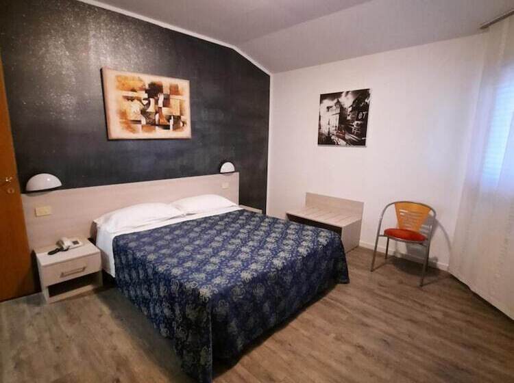 اتاق استاندارد یک نفره, Rossi