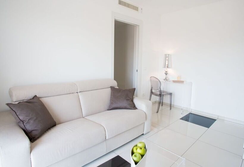 바다 전망 스위트, Rossini