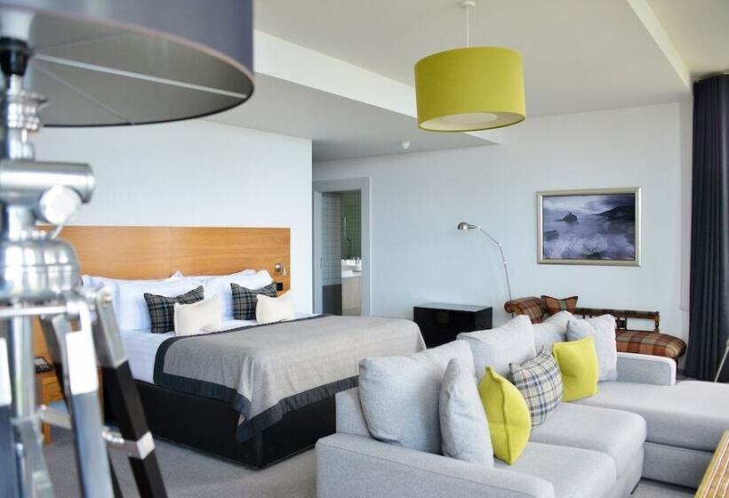 جناح كلاسيكي, The Douglas