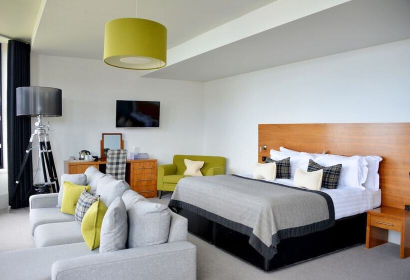 جناح كلاسيكي, The Douglas