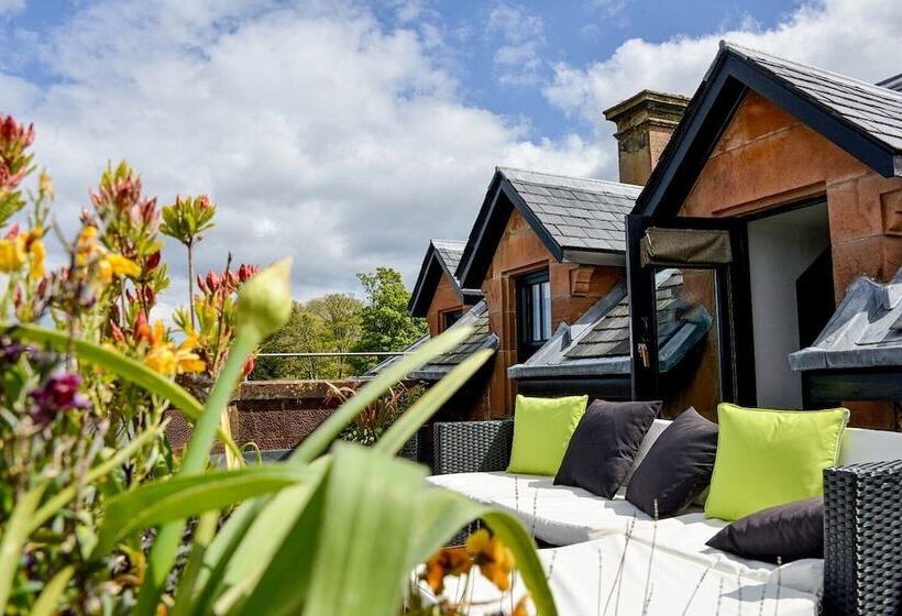 جناح مطلّ علي البحر, The Douglas