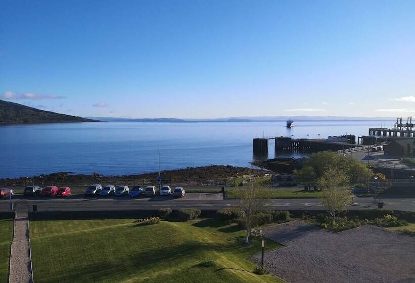 جناح مطلّ علي البحر, The Douglas