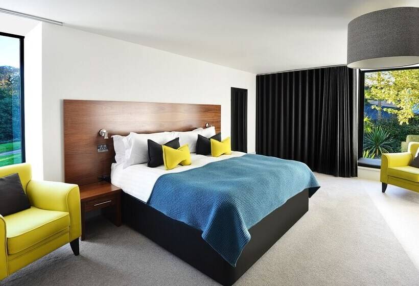 غرفة تنفيذية, The Douglas