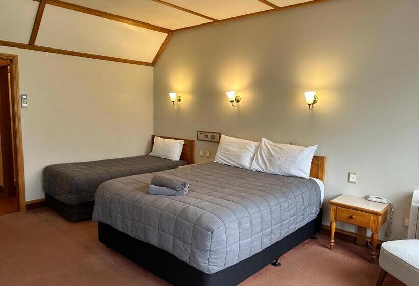 استودیوی استاندارد, Masterton Motor Lodge