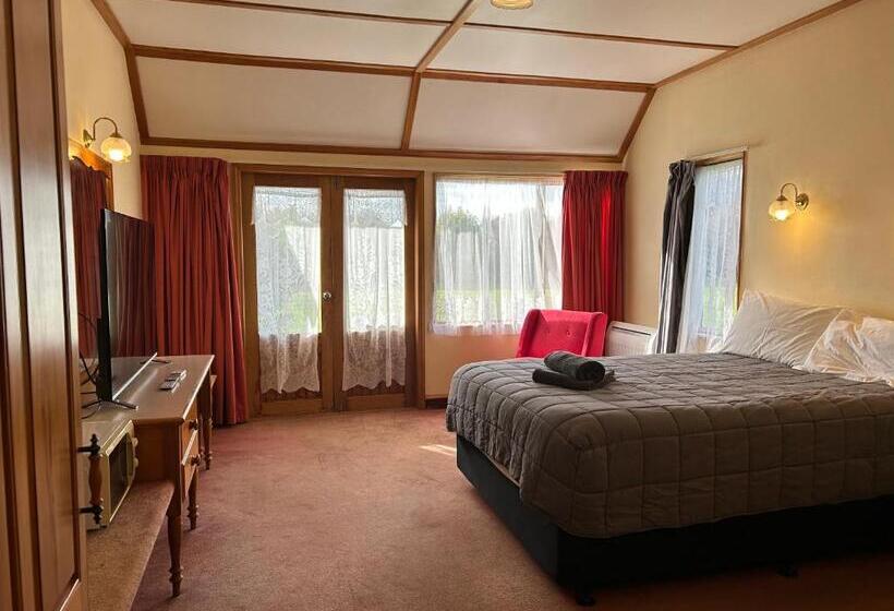 استودیوی لوکس, Masterton Motor Lodge