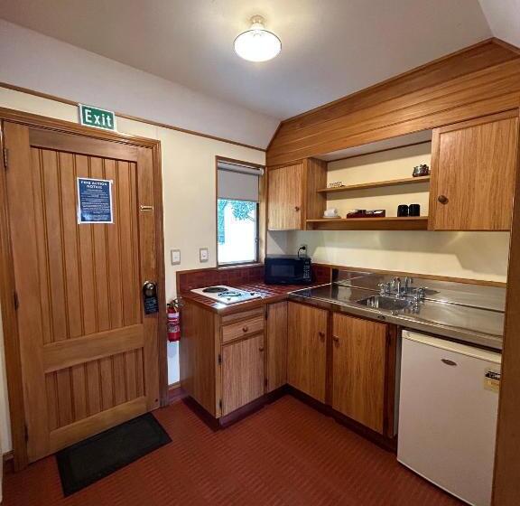 سوییت اجرایی, Masterton Motor Lodge