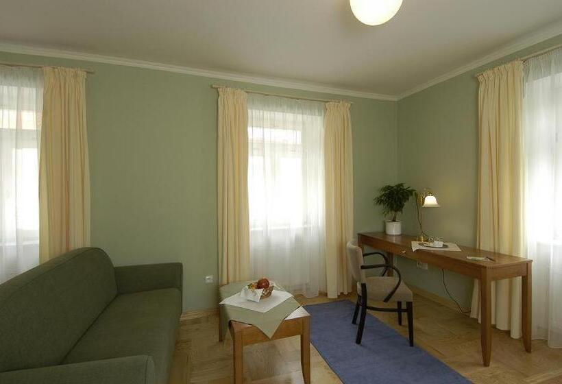 スイート, Pension Křivá