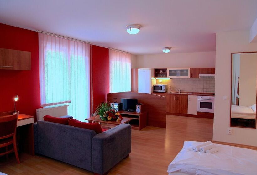 高级工作室, Urpi­n City Residence