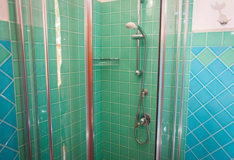 חדר סופריור לשלושה עם נוף לים, Villa Belfiori