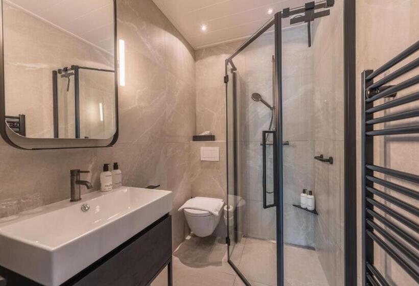 베이직 스튜디오, Villa Magnolia