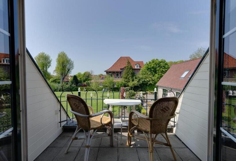 베이직 스튜디오, Villa Magnolia