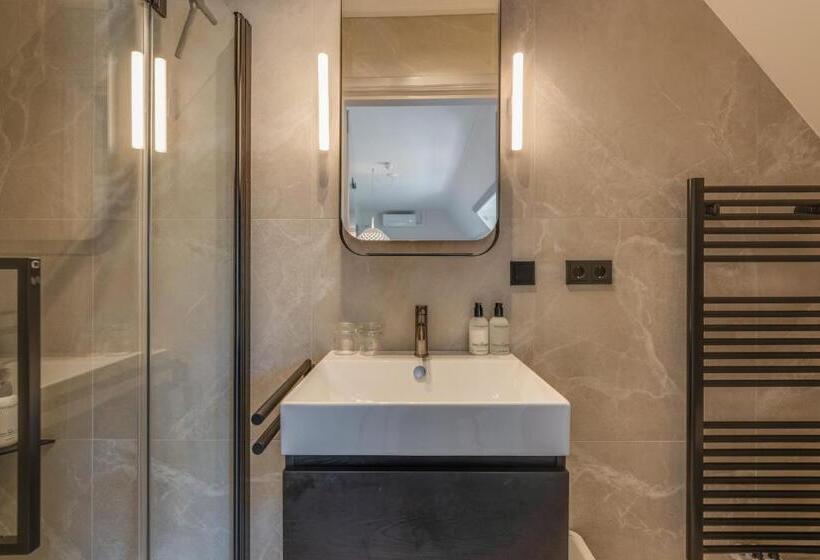 베이직 스튜디오, Villa Magnolia