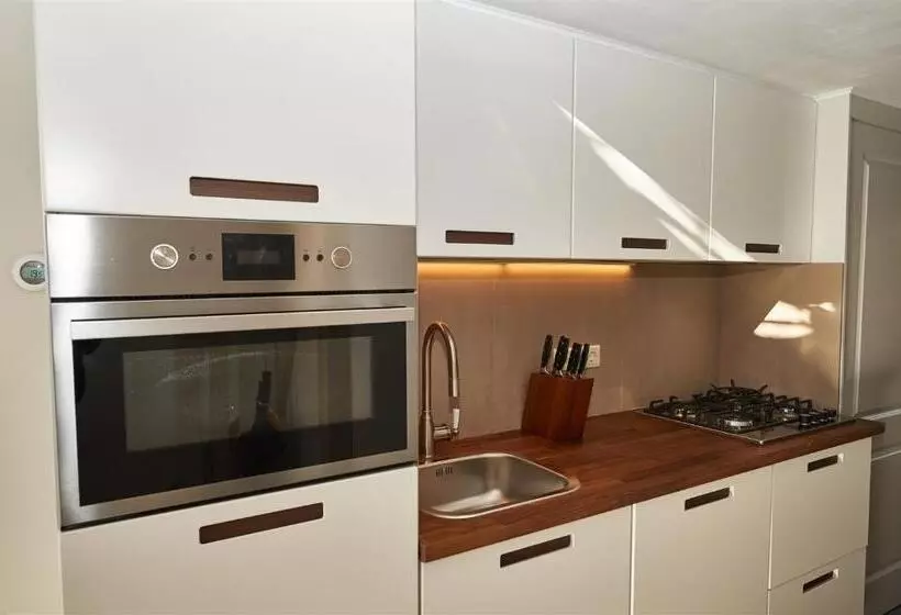 Talo 1 Makuuhuone, Villa Magnolia