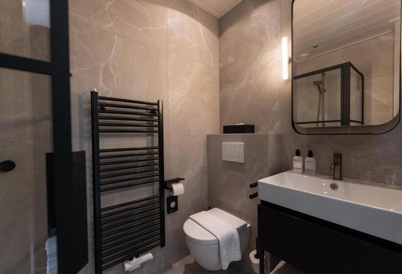 스탠다드 스튜디오, Villa Magnolia