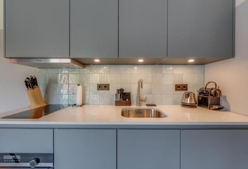 베이직 스튜디오, Villa Magnolia