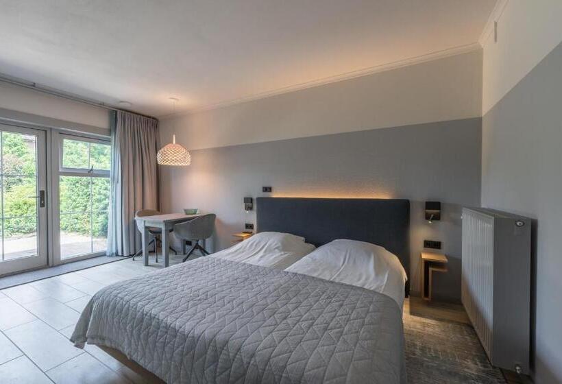 베이직 스튜디오, Villa Magnolia