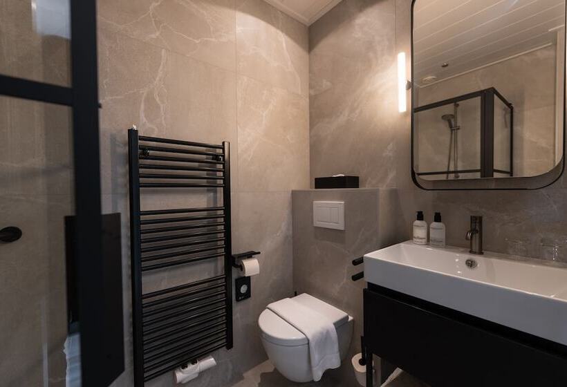 베이직 스튜디오, Villa Magnolia