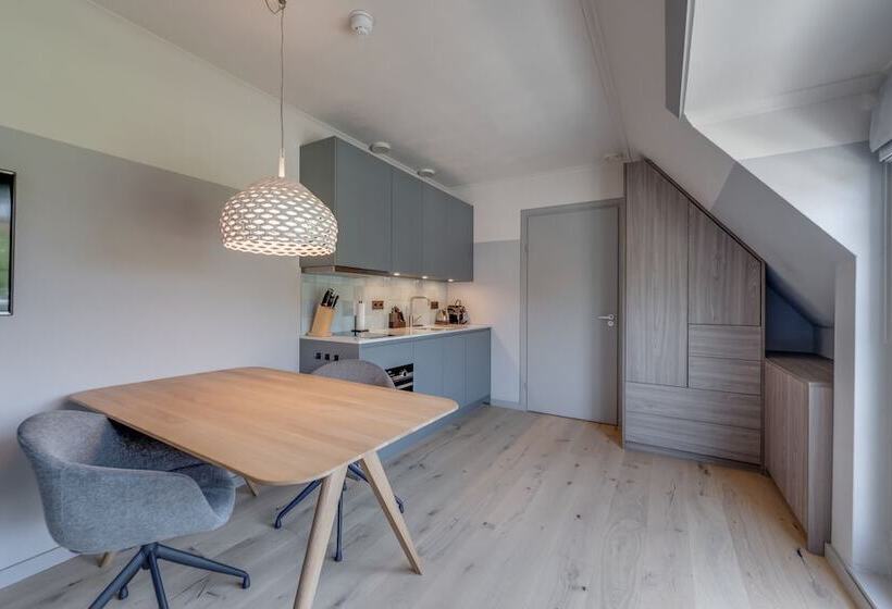 베이직 스튜디오, Villa Magnolia