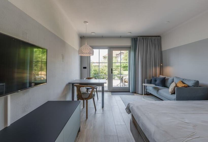 스탠다드 스튜디오, Villa Magnolia