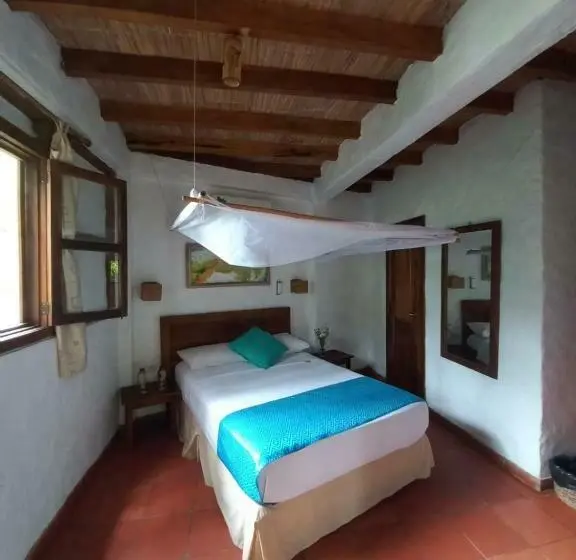 Quarto Triplo Standard com Balcão, Bambú