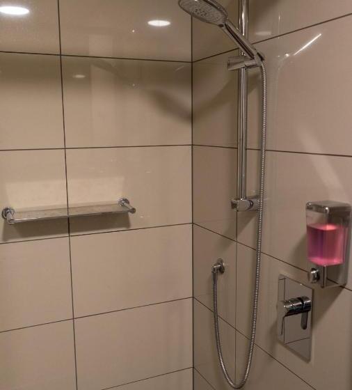 اتاق استاندارد, Adventure Q2 Hostel