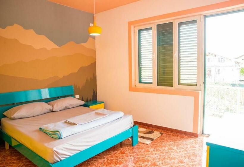 غرفة قياسية مزوَّدة بشُرفة, Our Way Guest House & Hostel