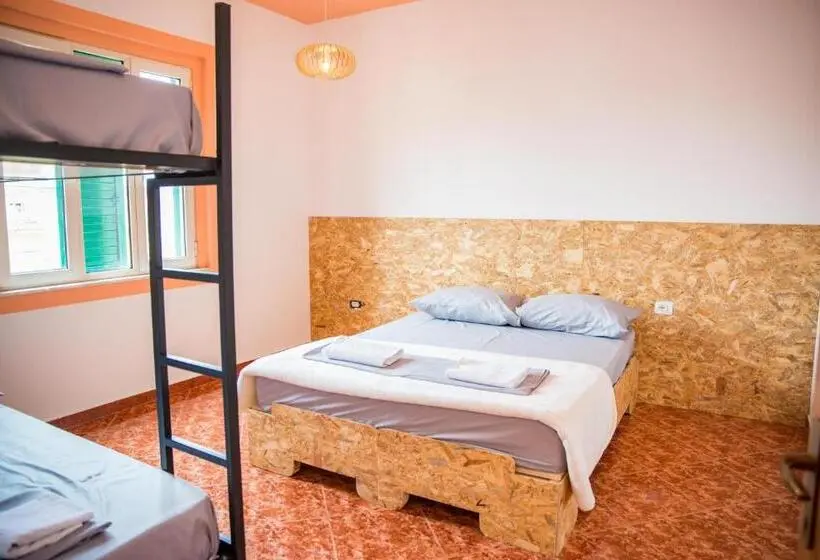 اتاق استاندارد با چشم‌انداز کوهستان, Our Way Guest House & Hostel