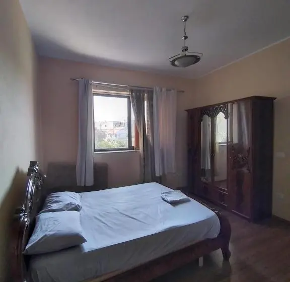 اتاق لوکس با تخت بزرگ, Our Way Guest House & Hostel