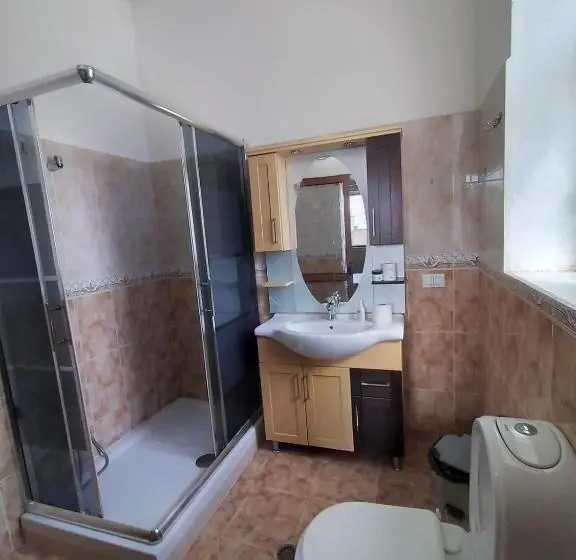 اتاق لوکس با تخت بزرگ, Our Way Guest House & Hostel