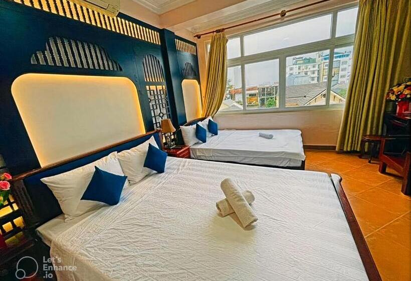 اتاق استاندارد سه نفره, Hue Pink Lotus