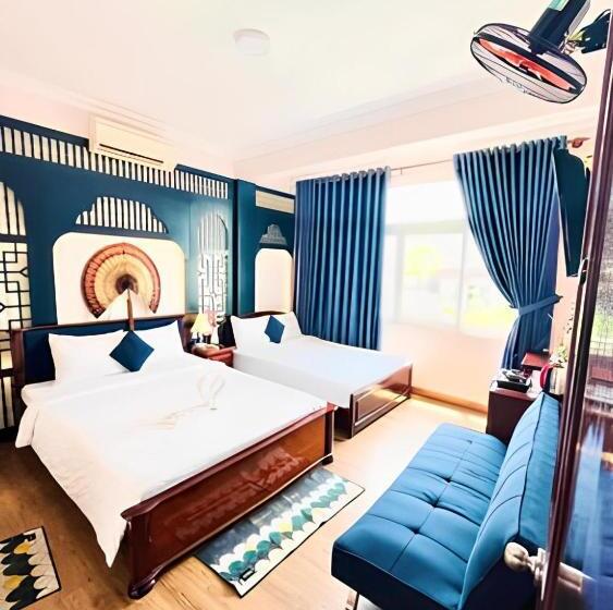 اتاق خانوادگی, Hue Pink Lotus