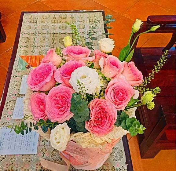 اتاق خانوادگی, Hue Pink Lotus