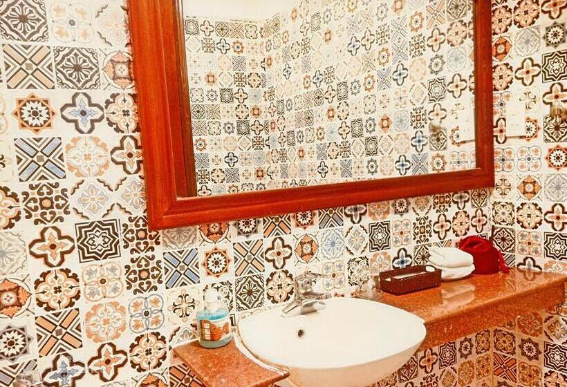 اتاق استاندارد با تخت بزرگ, Hue Pink Lotus