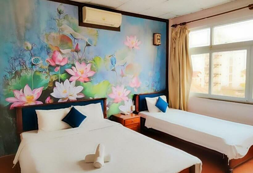 اتاق استاندارد سه نفره, Hue Pink Lotus