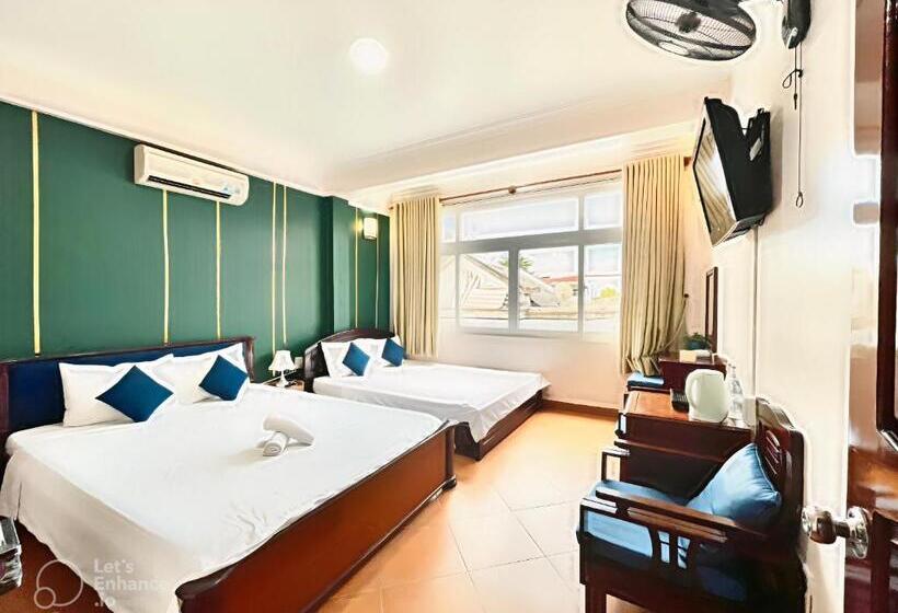 اتاق خانوادگی, Hue Pink Lotus