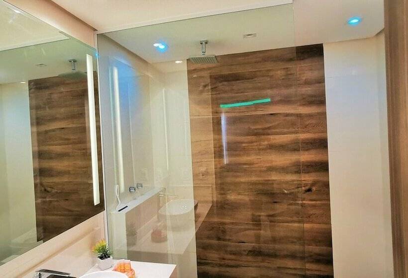 سوییت, Seaflats Iate Plaza