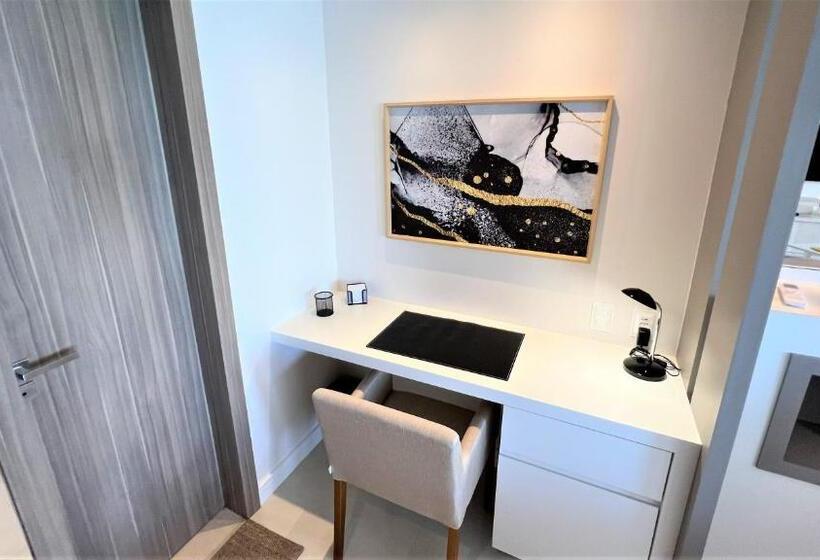 سوئیت پریمیوم, Seaflats Iate Plaza